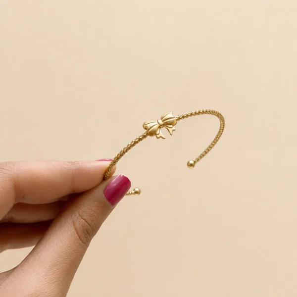 Bow cuff